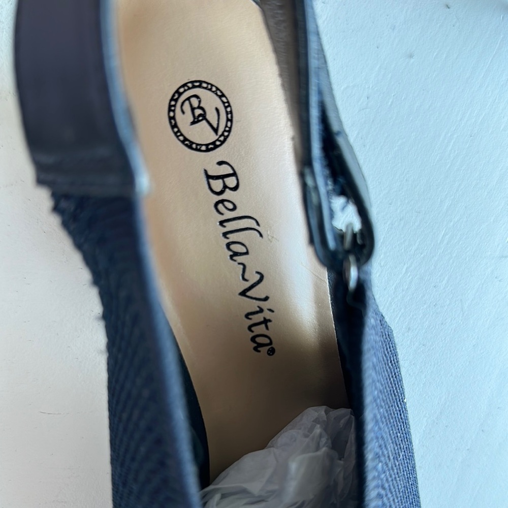 Bella Vita Black Peep-Toe Sandals with Ankle Strap size 10W - Picture 6 of 7